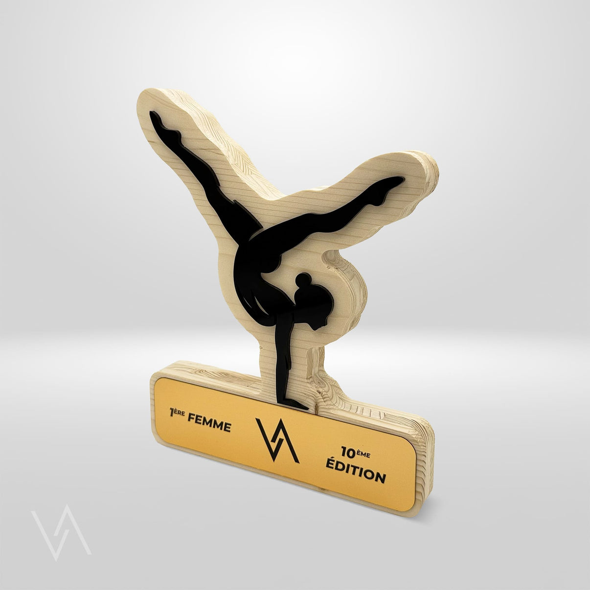Trophée personnalisé en bois et acrylique recyclé pour gymnastique en studio Vulka
