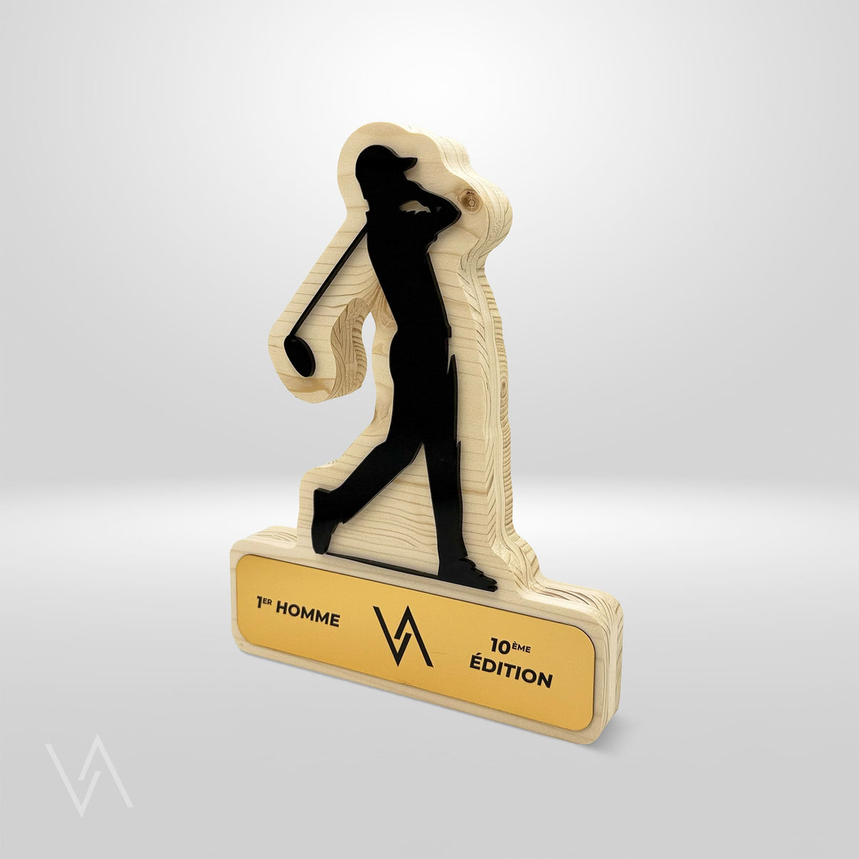 Trophée personnalisé en bois et acrylique recyclé pour golf en studio Vulka