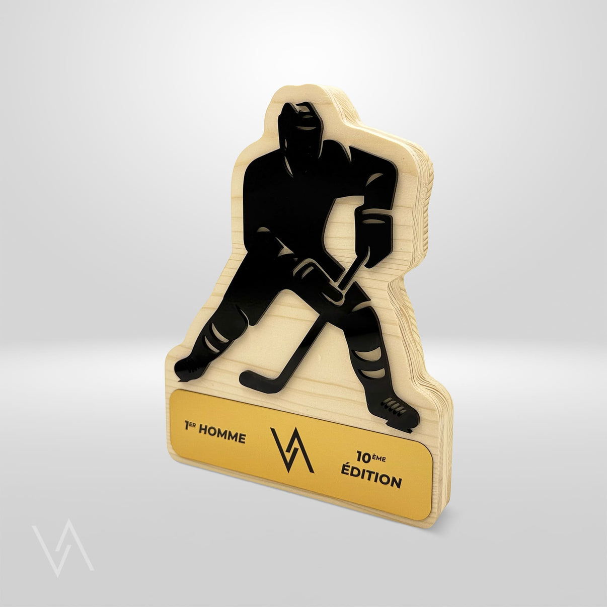 Trophée personnalisé en bois et acrylique recyclé pour hockey en studio Vulka