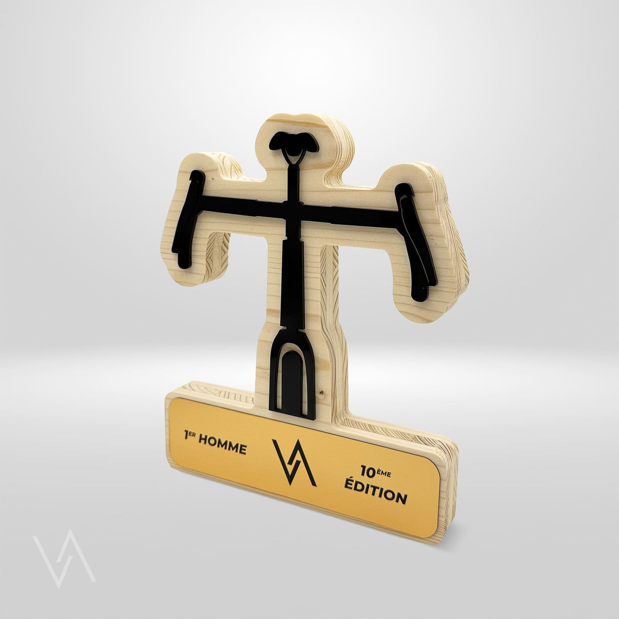 Trophée personnalisé en bois et acrylique recyclé pour cyclisme en studio Vulka