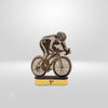 Trophée personnalisé en bois pour cyclisme homme gamme Starter socle doré en studio Vulka