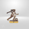 Trophée personnalisé en bois pour football homme gamme Starter socle doré en studio Vulka