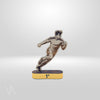 Trophée personnalisé en bois pour running homme gamme Starter socle doré en studio Vulka